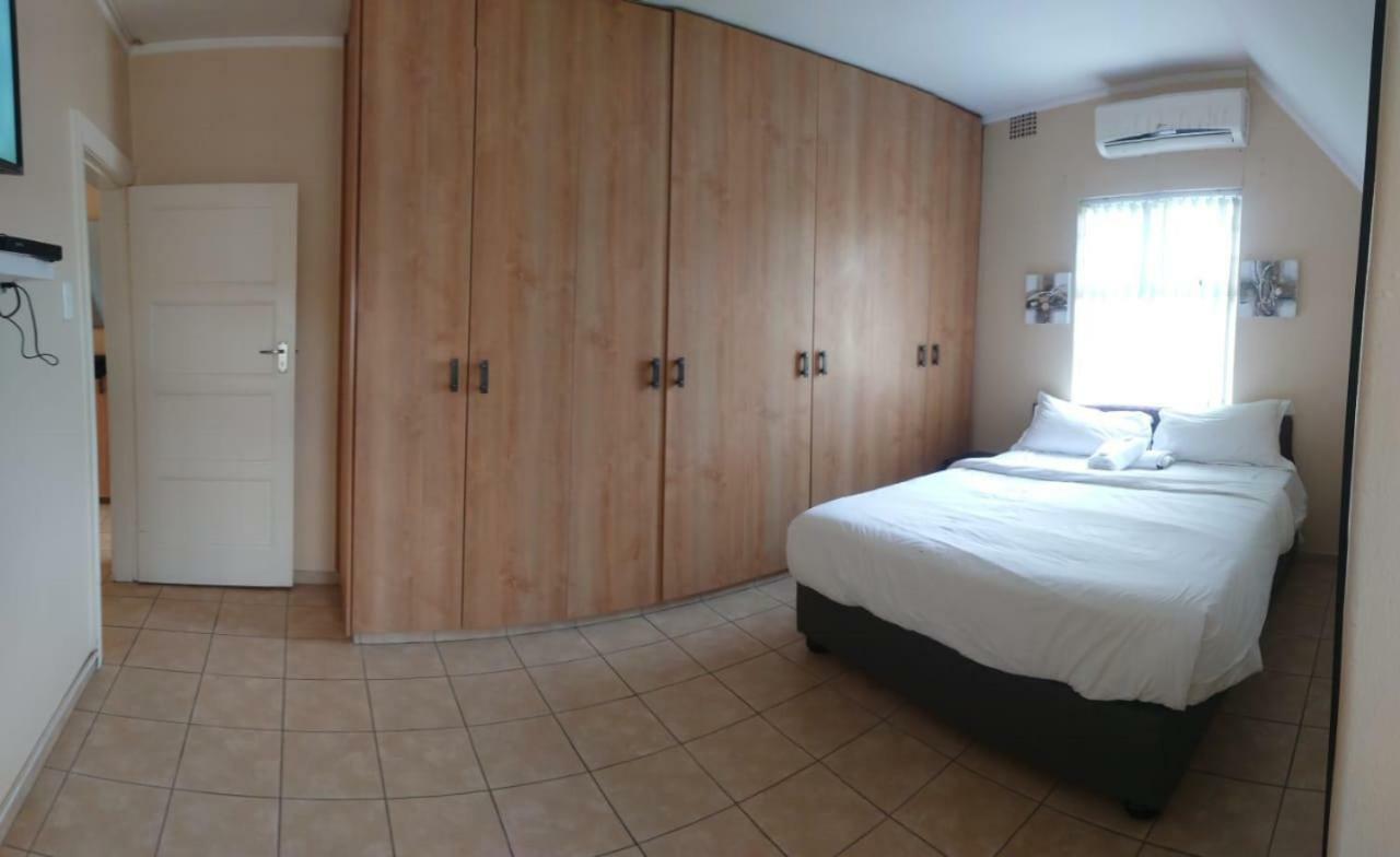 Lacasa Bellville Guesthouse Città del Capo Esterno foto